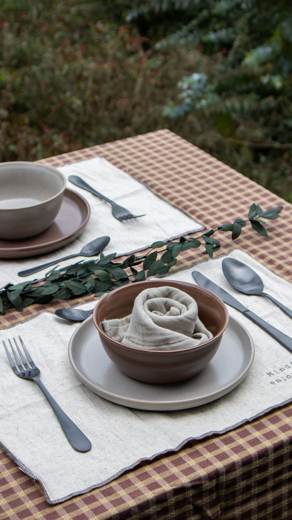Muy Mucho: Fotografía: Mesa al aire libre
