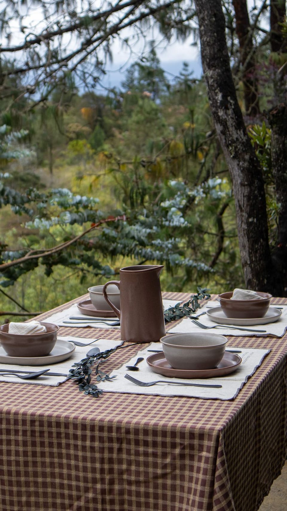 Muy Mucho: Fotografía: Mesa al aire libre